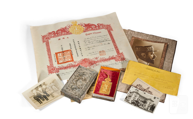RARE ET IMPORTANTE DÉCORATION HONORIFIQUE EN OR 23 CARATS, KIM BOI  ATTRIBUÉE PAR L'EMPEREUR BAO DAI LE 1ER AOÛT 1939